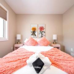 Dual-Suite Getaway - Sleeps 12 - Whyte Ave - NFLX