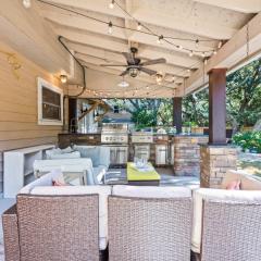 Gulf Breeze Retreat-Backyard Oasis Close to beach