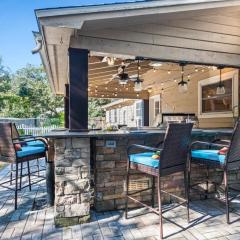 Gulf Breeze Retreat-Backyard Oasis Close to beach