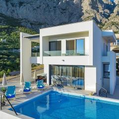 Maslina with heated pool