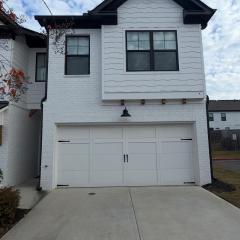 Bright, charming, modern townhouse in Winder