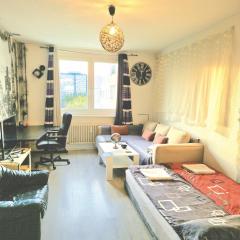 Big 24qm Room Cozy Trendy Multicultural LGTB Friendly in Shared Apartment in Green Area 12 min to Downtown Alexanderplatz