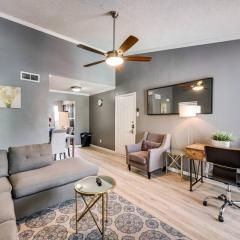 Serene 2BD Condo South Irving I18