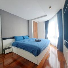 Beautiful room, big balcony, near the mall