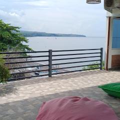 Amed Sari Beach Guesthouse