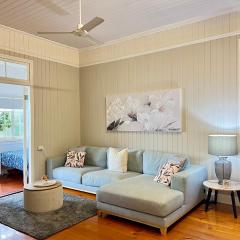 Childers Charmer with Aircon, WIFI & modern luxuries