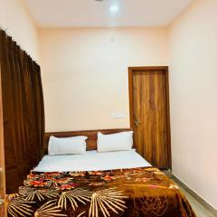 Shri Kishori Dham Vrindavan Hotel