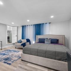 Spacious King Studio with Fast WiFi & Desk