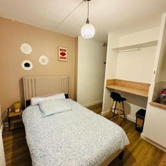 Joli petit studio proche centre de Caen - Brown