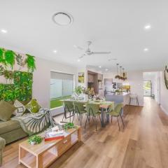 White Rock Big House Convenient Transportation Near Beach and School With Parking