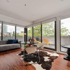 Luxury St Kilda Escape - Free Parking, Central Location