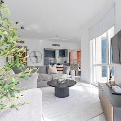 Lake-View Apartment Near City Centre Meaisem Mall, Just Minutes from Dubai Autodrome and ICC Cricket Stadium - The Crescent A, Dubai Production City by Deluxe Holiday Homes