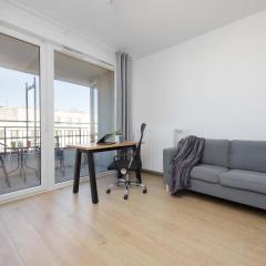 Warsaw Elegant Apartment with Parking and Balcony by Noclegi Renters