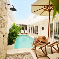 Neuf Villa 3BR Private Pool Near Melasti Beach
