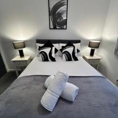 Dovefield House - Modern 3 Bed Home from Home - Alton Towers, Uttoxeter Races