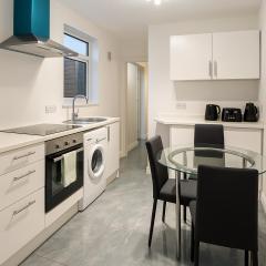 Heated 4 Bedroom House with 2 Bathrooms Near O2 and ExCeL