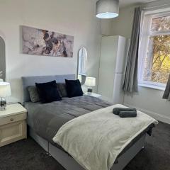 Sleeps4- SofaBed- 5MinToCityCentre- GlasgowGreen