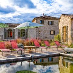 Gîte avec piscine de 25 m et spa