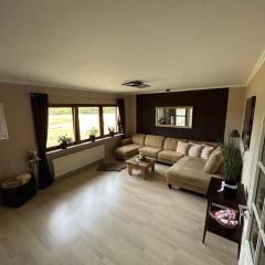 Stilvolle Wohnung im Zweifamilienhaus mit Feldrandlage und zentraler Lage