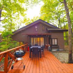 遥かなる那須高原, 鬱蒼とした森, 広いデッキでBBq, 焚火, 敷地内の小川