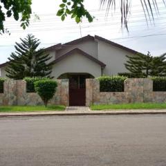 Cozy 3BR home - gated estate with genset - Tema