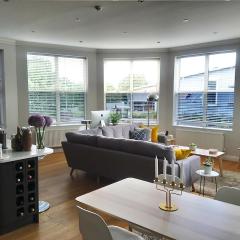 Travaal.©om - 3 Bed Serviced Apartment Farnborough