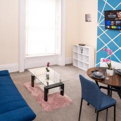 Rugby 1-BR Apt, Parking, City Centre, Sleeps 3