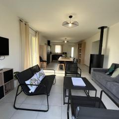 Gîte neuf, à 12mn du Futuroscope, à la campagne -Le Trèfle