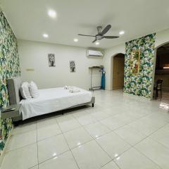 Vibrant Studio Near the Beach