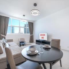 StayShort - Chic 1 Bed in JVC Sleeps 4 with Balcony