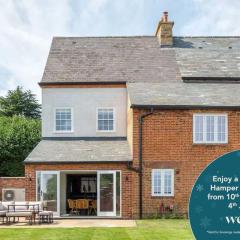 The Talbot - Exclusive Home with Hot Tub