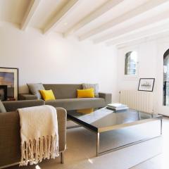 Canal view luxury apartment in the Jordaan