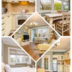 1BR Apartment in the Center with Free Street Parking and Designated Workspace