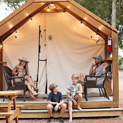 Amazing Aquatic Adventure for the Whole Family: Luxurious Safari Tent near Kingsbury, Texas