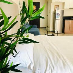 Haven in Manila Venice 1BR with balcony near BGC