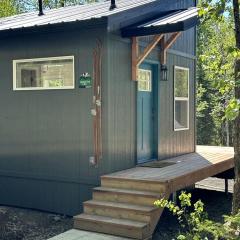Incredible Cabin Surrounded by Trees and Hot-tub Provided in Anchorage, Alaska