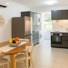 Beachside Townhouse Steps from The Strand Townsville