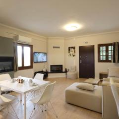 Avlos Luxury Home-NEW! 5 Min to Ctr