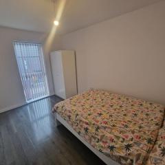 A spacious double room in a peaceful area