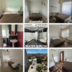 ESSENTIAL ROOM & PARKING in Centro Città con Parcheggio Privato e WIFI
