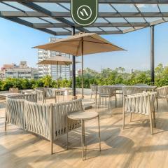 Luxury 2 BR Condo - Rooftop Pool with City View