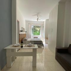 Romantic, modern studio in a central location