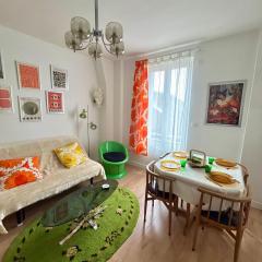 Le vintage, 10 min de Disneyland, 30 min de Paris - 50 m gare- 30 min CDG aéroport