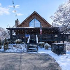 Ryes and Shine Bootlegger's Cabin! Hot Tub* Pool* Arcade* Billiards *EV * Pet Friendly