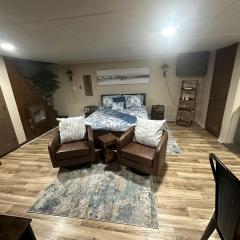 Cozy Cabin for Two by the Lake for a Peaceful Escape in Opelika, Alabama