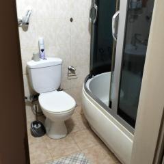 Будинок біля басейну