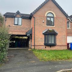 4BR Spacious Retreat Close to Airport Parking Sleeps 9