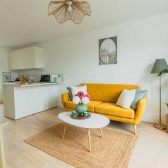 Stunning Duplex Bright in Coeur d 'Orsay