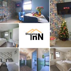 Thorpe Park Lodge - Ground Floor Detached & 2 Free Gated Parking Spaces