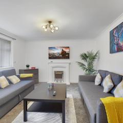 Spacious 4 Bedroom House with Parking